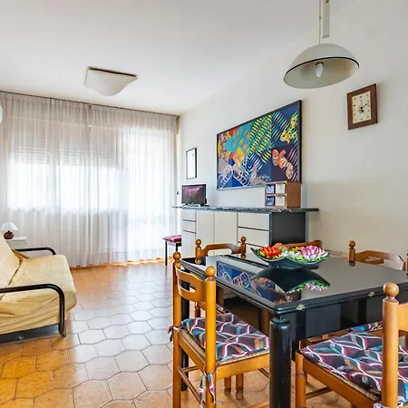 Guesthost - Garden With Balcony! Apartamento Viareggio