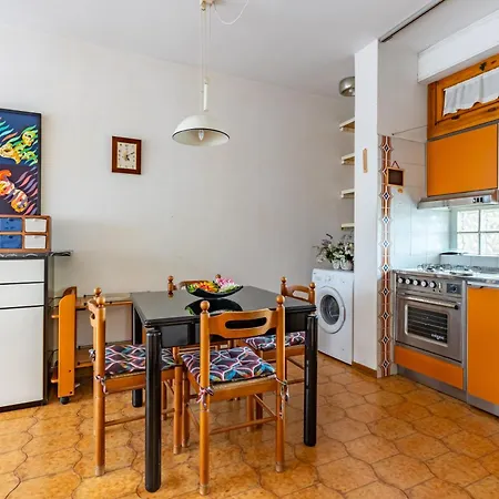 Guesthost - Garden With Balcony! וירג'יו