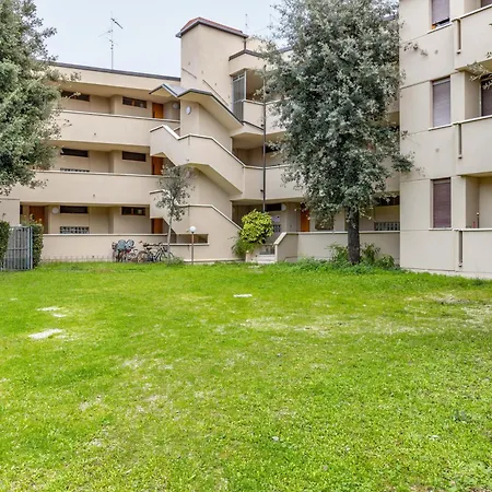 Guesthost - Garden With Balcony! Apartamento Viareggio